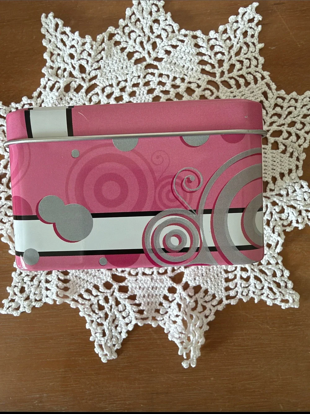 Disney Minnie Mouse Pink and White Tin